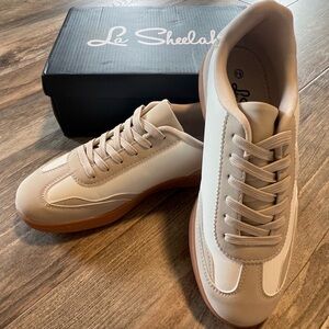 NEW Women's Cream & Tan Sneakers